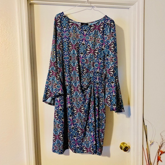 Ladies Lovely Bell Sleeves Dress!!👗 - Picture 1 of 7